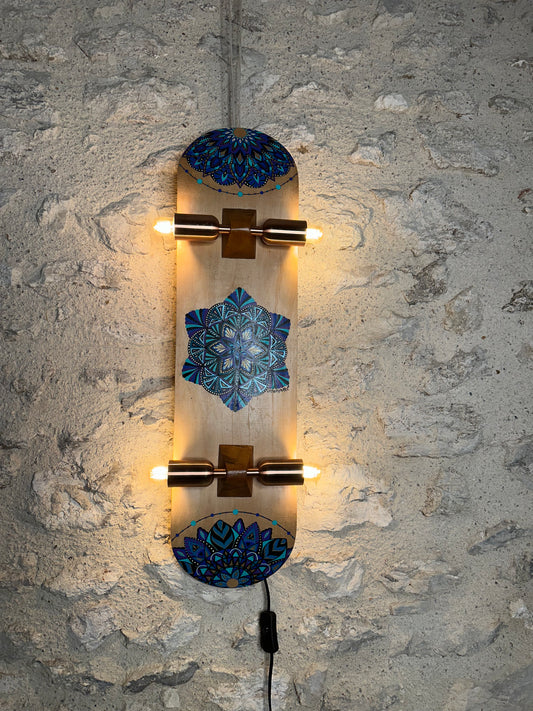 Skateboard luminaire. En applique murale ou plafonnier. Pièce unique
