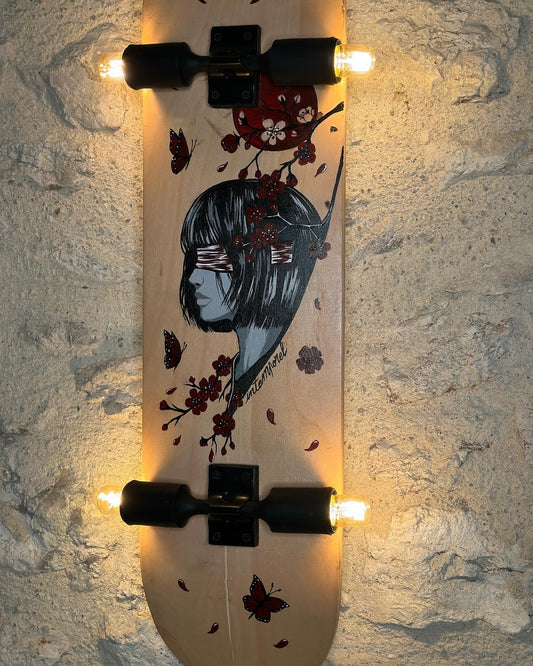 Skateboard luminaire. En applique murale ou plafonnier. Pièce unique