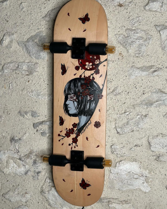 Skateboard luminaire. En applique murale ou plafonnier. Pièce unique